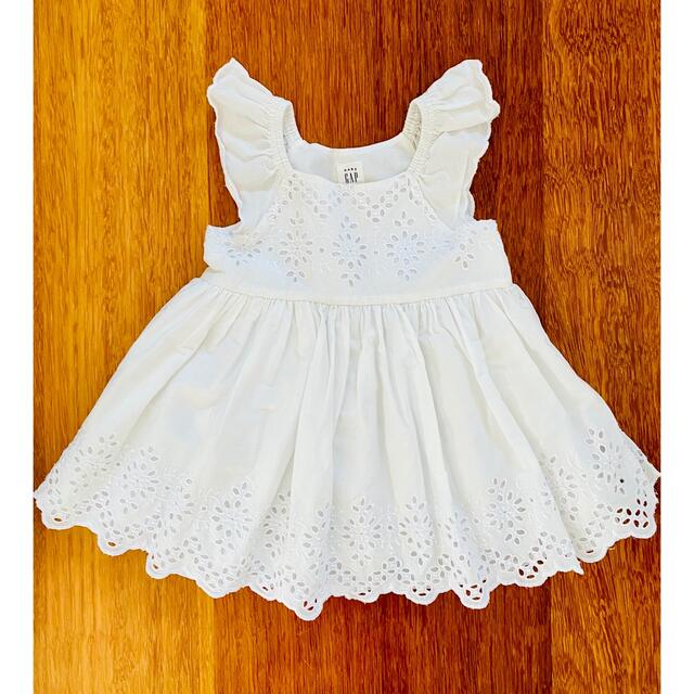 babyGAP(ベビーギャップ)のGAP baby スカラップワンピース　12〜18ヶ月 キッズ/ベビー/マタニティのベビー服(~85cm)(ワンピース)の商品写真