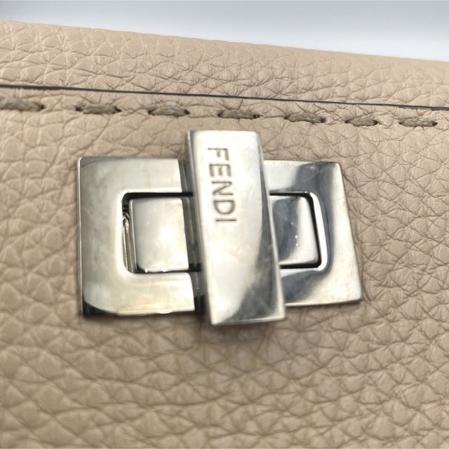 FENDI ピーカブー セレリア ツイストロック 長財布 箱・保存袋・カード付属