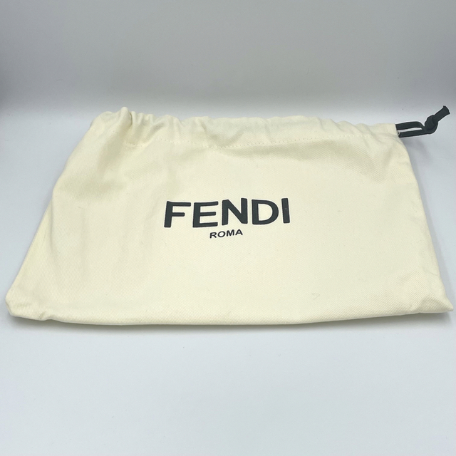 FENDI - FENDI ピーカブー セレリア ツイストロック 長財布 箱・保存袋