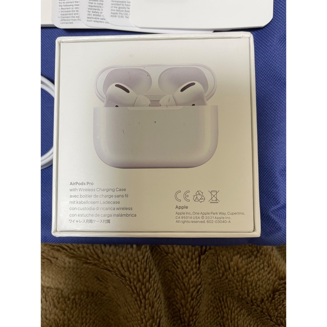 Apple(アップル)のcocoa様専用　Apple AirPods Pro supremeケース付 スマホ/家電/カメラのオーディオ機器(ヘッドフォン/イヤフォン)の商品写真