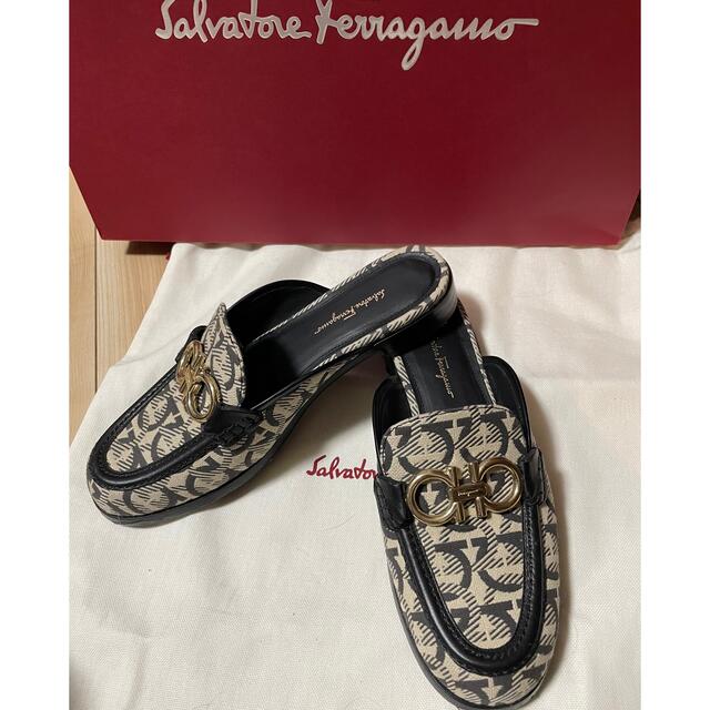 Salvatore Ferragamo(サルヴァトーレフェラガモ)のFerragamoサルヴァトーレフェラガモ超絶美品スリッポン37 レディースの靴/シューズ(スリッポン/モカシン)の商品写真