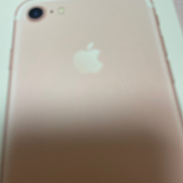 【箱付き】iPhone7 本体 スマホ/家電/カメラのスマートフォン/携帯電話(スマートフォン本体)の商品写真