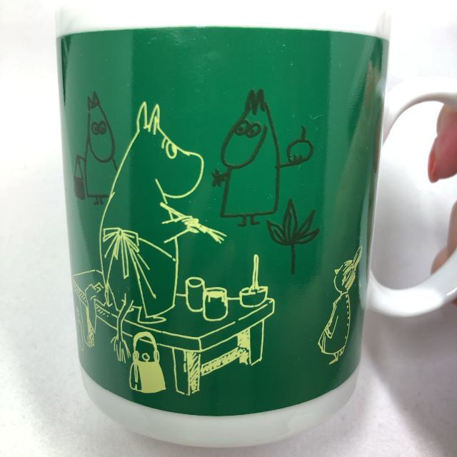 MOOMIN(ムーミン)のMOOMIN【絵柄変化】リトルミイ＆ムーミンママ マグカップ 2個セット 感温 インテリア/住まい/日用品のキッチン/食器(グラス/カップ)の商品写真