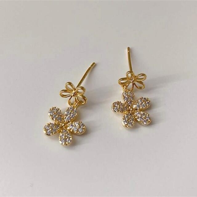 【ラスト1点】フラワーピアス レディースのアクセサリー(ピアス)の商品写真