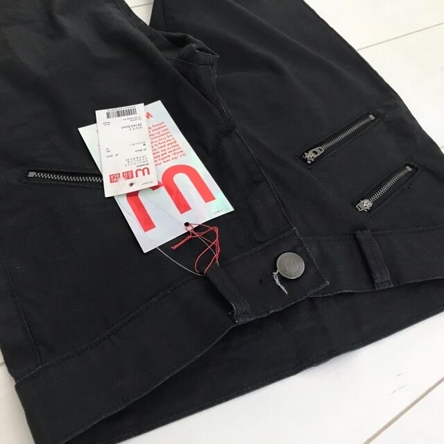 UNIQLO(ユニクロ)の2本セット  【UNIQLO/ジップポケットスキニーパンツ】25インチブラック レディースのパンツ(スキニーパンツ)の商品写真