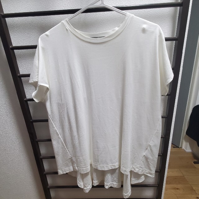 自由区(ジユウク)の自由区　バックフレアTシャツ レディースのトップス(Tシャツ(半袖/袖なし))の商品写真