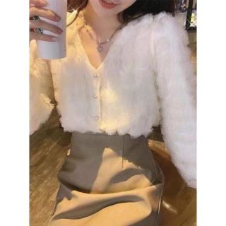 GRL - 【新品タグ付き!!即購入OK!!】チュールフラワーモチーフVネック