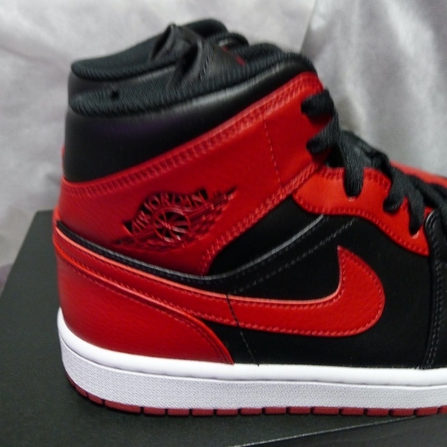 NIKE AIR JORDAN 1 MID BRED