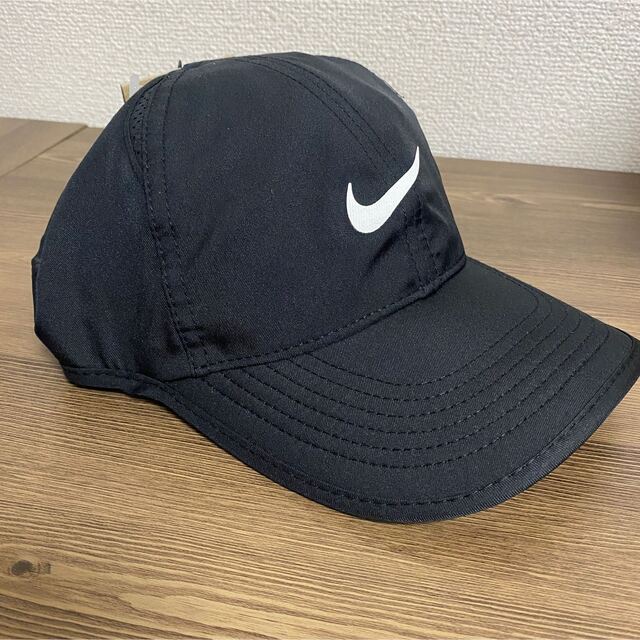 NIKE(ナイキ)のナイキ キッズ キャップ ブラック メッシュ エアロビル 黒 帽子 NIKE キッズ/ベビー/マタニティのこども用ファッション小物(帽子)の商品写真