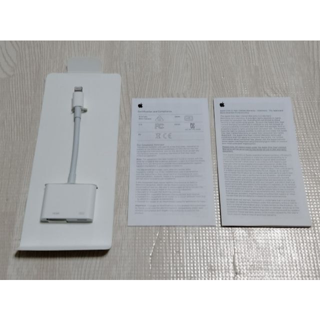 Apple(アップル)のアップル Apple Digital AV Adapter MD826AM/A スマホ/家電/カメラのPC/タブレット(PC周辺機器)の商品写真