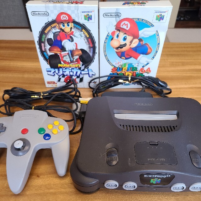 NINTENDO64本体+ソフト2本 エンタメ/ホビーのゲームソフト/ゲーム機本体(家庭用ゲーム機本体)の商品写真