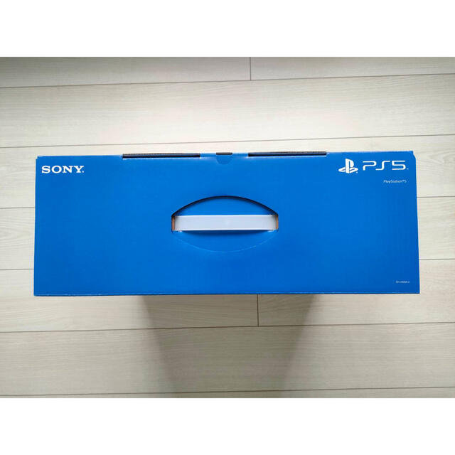 PlayStation(プレイステーション)の【新品未開封】PlayStation 5 エンタメ/ホビーのゲームソフト/ゲーム機本体(家庭用ゲーム機本体)の商品写真