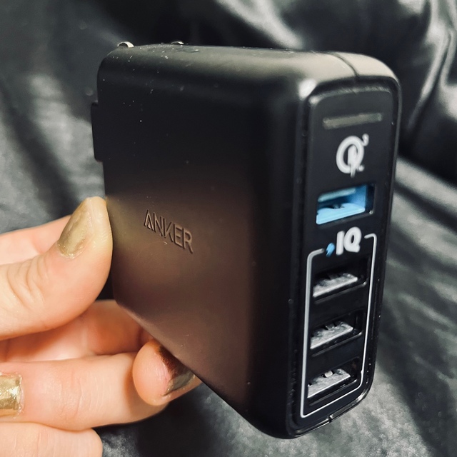 iPhone(アイフォーン)のAnker3in1充電ホルダー＋PowerPortSpeed 4USBセット販売 スマホ/家電/カメラのスマートフォン/携帯電話(バッテリー/充電器)の商品写真