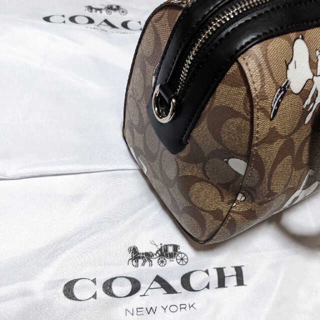 COACH(コーチ)のCOACH  ミニバッグ　シグネチャー　スヌーピー レディースのバッグ(ハンドバッグ)の商品写真