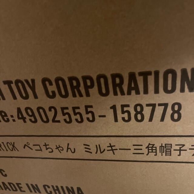 BE＠RBRICK ペコちゃん ミルキー三角帽子デザイン 1000％ エンタメ/ホビーのおもちゃ/ぬいぐるみ(キャラクターグッズ)の商品写真