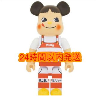 BE＠RBRICK ペコちゃん ミルキー三角帽子デザイン 1000％(キャラクターグッズ)