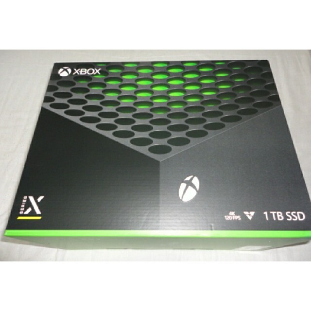 Xbox(エックスボックス)のMicrosoft Xbox Series X　RRT-00015 エンタメ/ホビーのゲームソフト/ゲーム機本体(家庭用ゲーム機本体)の商品写真