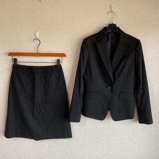コムサイズム(COMME CA ISM)のコムサイズム スカートスーツ S W64 黒 未使用に近い 春秋 洗濯 DMW(スーツ)
