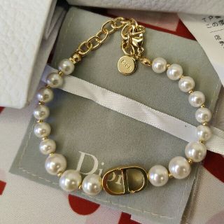 っておりま dior ロゴ チャームの通販 by ♡|ラクマ ブレスレット