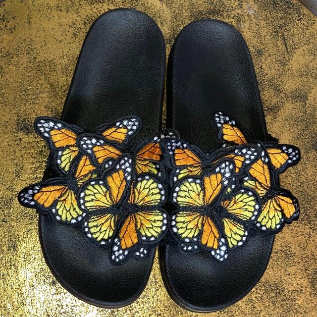 蝶々 サンダル  イエロー オレンジ レディースの靴/シューズ(サンダル)の商品写真