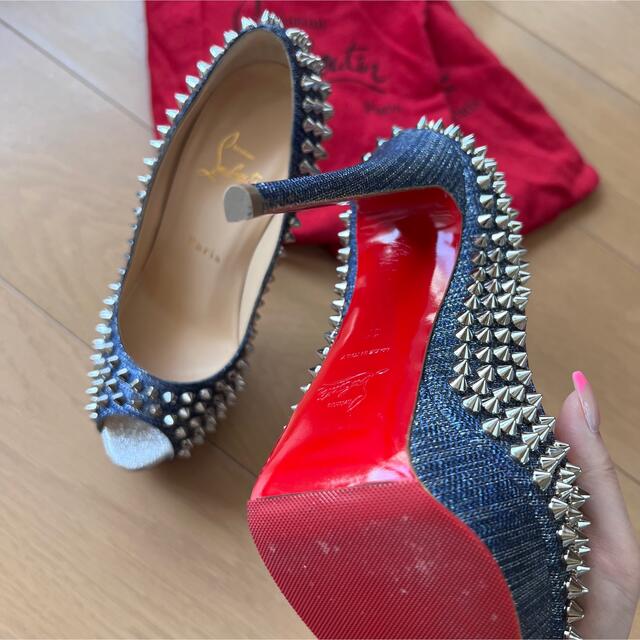 Christian Louboutin(クリスチャンルブタン)のルブタン キラキラ スタッズ パンプス 37 サンダル シルバー レディースの靴/シューズ(ハイヒール/パンプス)の商品写真