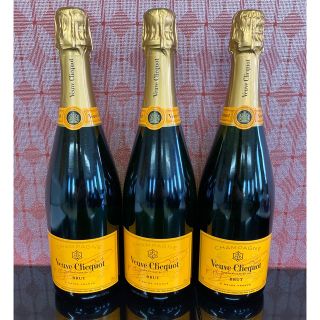 モエエシャンドン(MOËT & CHANDON)の⭐️3本セット⭐️ヴーヴ　イエロー　ヴーヴクリコ　750ml⭐️(シャンパン/スパークリングワイン)