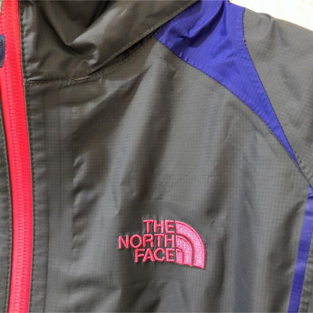 THE NORTH FACE(ザノースフェイス)のノースフェイス　ナイロンジャケット　灰色×桃色×青　レディース　S レディースのジャケット/アウター(ナイロンジャケット)の商品写真