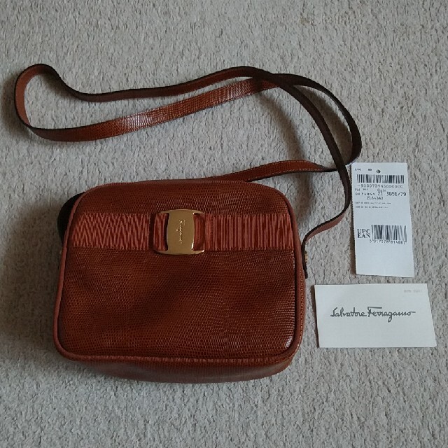 新品未使用　Ferragamo　フェラガモ　ショルダーバッグ