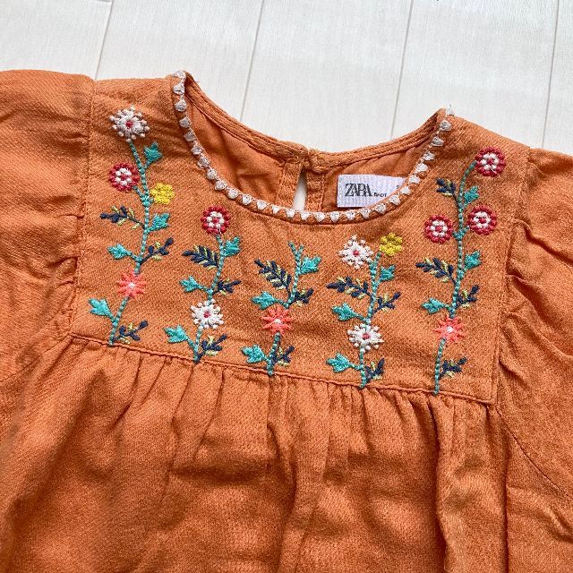 ZARA KIDS(ザラキッズ)の専用★ZARA baby 花柄刺繍ワンピース チュニック 104cm  キッズ/ベビー/マタニティのキッズ服女の子用(90cm~)(ワンピース)の商品写真