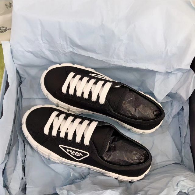 税込) PRADA - PRADA ナイロンギャバジン スニーカーの通販
