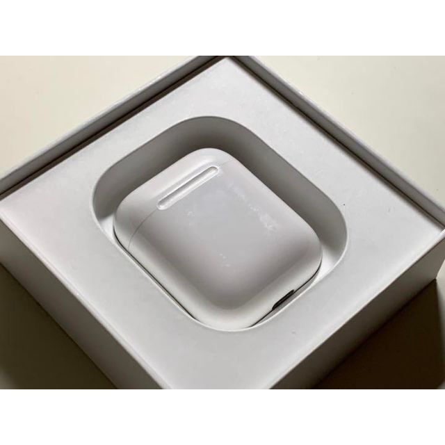 Apple(アップル)の【美品】純正 Air Pods エアポッズ (第2世代) スマホ/家電/カメラのオーディオ機器(ヘッドフォン/イヤフォン)の商品写真