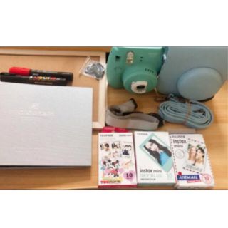 お得なセット★富士フイルム チェキ instax mini 8+　バニラ　プラス(フィルムカメラ)