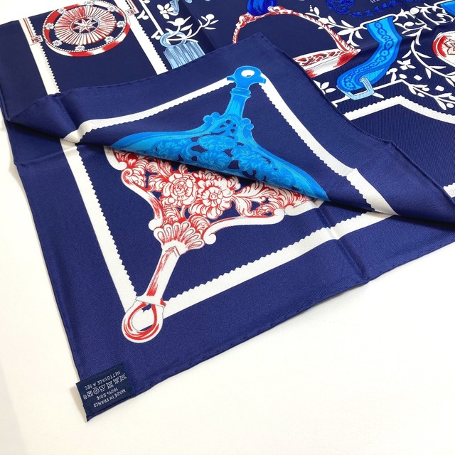 エルメス HERMES 鎧 馬具 ETRIERS カレ90 スカーフ シルク ネイビー×ホワイト×レッド 未使用