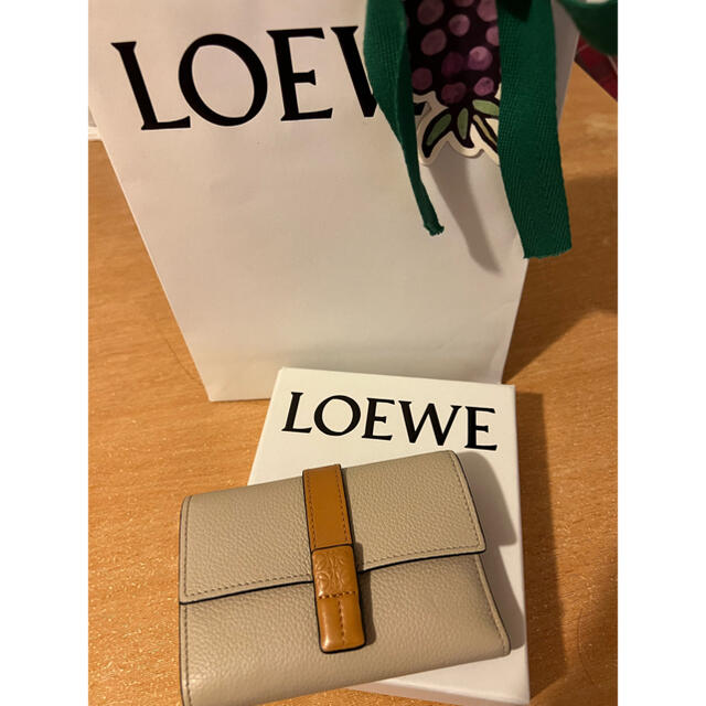 安心発送】 LOEWE LOEWE 財布 財布 ロエベ LOEWE 2つ折財布 アイボリー C660Z41X01 660 9564 SOFT GRAINED CALF ジップ ファスナー 財布 コンパクト 2折 レザー 本革