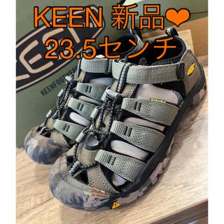 キーン(KEEN)のKEEN☆新品サンダル　23.5センチ(サンダル)