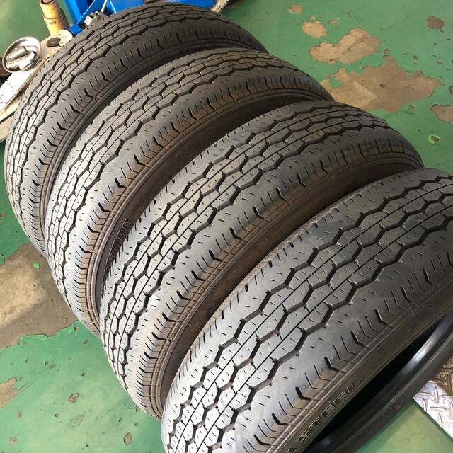 BRIDGESTONE(ブリヂストン)の中古タイヤ195/80R15ハイエース純正タイヤ4本セット 自動車/バイクの自動車(タイヤ)の商品写真