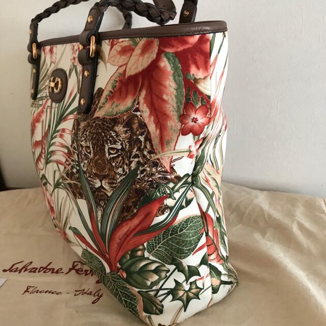 Ferragamo(フェラガモ)の美品　フェラガモ  トートバッグ　ガンチーニ レディースのバッグ(トートバッグ)の商品写真