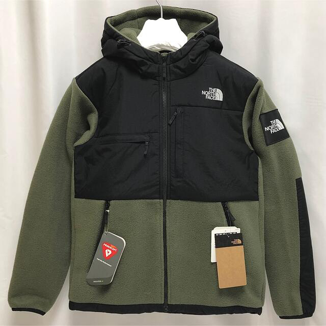 THE NORTH FACE(ザノースフェイス)のノースフェイス デナリ フーディ フリース パーカ ロゴ ワッペン スクエアNT メンズのジャケット/アウター(マウンテンパーカー)の商品写真