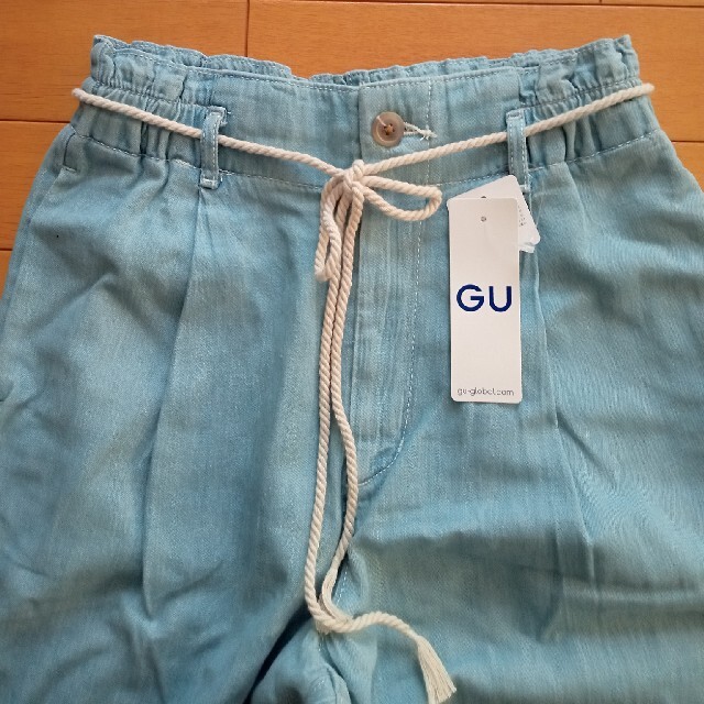 GU(ジーユー)の未使用　りんりん様専用❗❗GU ライトデニム　ロープベルトワイドパンツ M レディースのパンツ(カジュアルパンツ)の商品写真