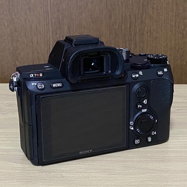 SONY(ソニー)のSony α7RIII ショット数わずか3000 スマホ/家電/カメラのカメラ(ミラーレス一眼)の商品写真