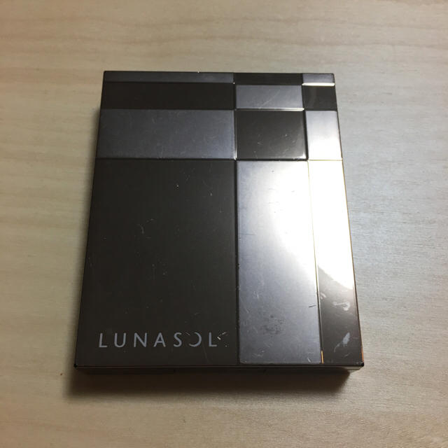 LUNASOL(ルナソル)のルナソル スリーディメンショナルアイズ クールベージュ アイシャドウ コスメ/美容のベースメイク/化粧品(アイシャドウ)の商品写真