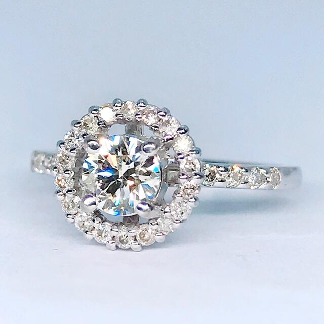 0.70ct ヘイロー ダイヤモンドリング K18WG 中石0.5ctアップ レディースのアクセサリー(リング(指輪))の商品写真