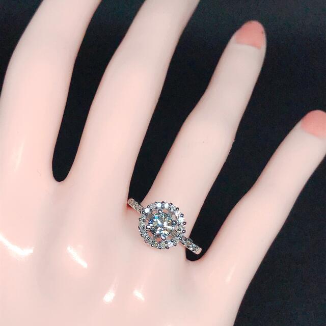 0.70ct ヘイロー ダイヤモンドリング K18WG 中石0.5ctアップ レディースのアクセサリー(リング(指輪))の商品写真