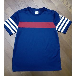 アディダス(adidas)のadidas Tシャツ(Tシャツ/カットソー)