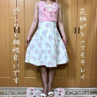 レストローズ(L'EST ROSE)の【一度使用美品】淡い花柄がキレイ スタイル良く見える ハイウエストフレアスカート(ひざ丈スカート)