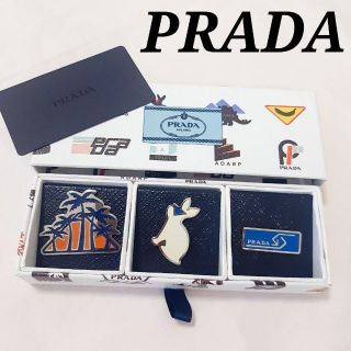 プラダ(PRADA)の【美品】PRADA ピンバッジ　ピンプローチ　3点セット　ギャランティーカード付(その他)