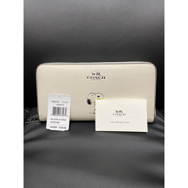 COACH(コーチ)の【専用商品＋紙袋付き】COACH 財布　スヌーピーコラボ レディースのファッション小物(財布)の商品写真