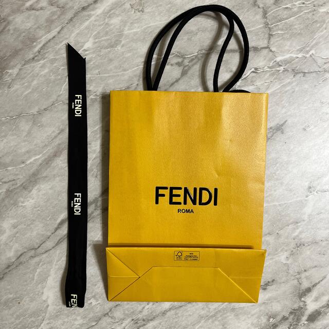 FENDI(フェンディ)のFENDI ショッパー　バッジ付き レディースのバッグ(ショップ袋)の商品写真