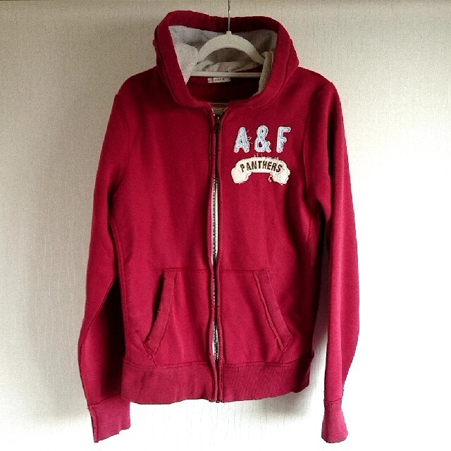 Abercrombie&Fitch(アバクロンビーアンドフィッチ)のアバクロンビー&フィッチ Mサイズ 赤 厚手 パーカー アバクロ メンズのトップス(パーカー)の商品写真