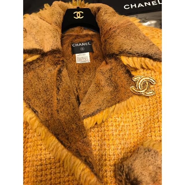 CHANEL(シャネル)の正規品 CHANELシャネル　コート　01A毛皮&ツイードロング仏製マトラッセ  レディースのジャケット/アウター(ロングコート)の商品写真